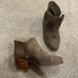 NEW Torrid Taupe Low Dip Ankle Bootiez, Size 9